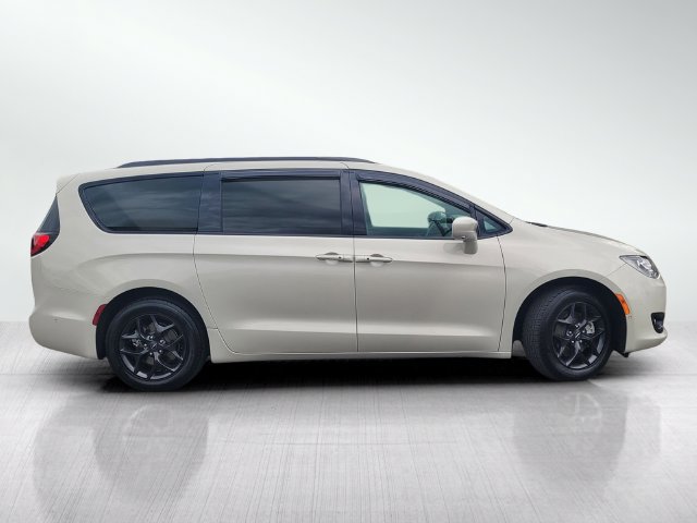 Used 2020 Chrysler Pacifica Touring-L w/ Advanced Safetytec Group FWD image 3