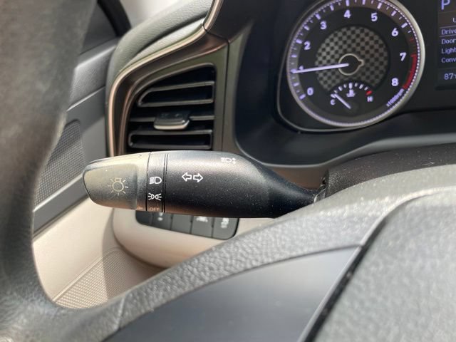 Used 2020 Hyundai Elantra SE FWD image 19