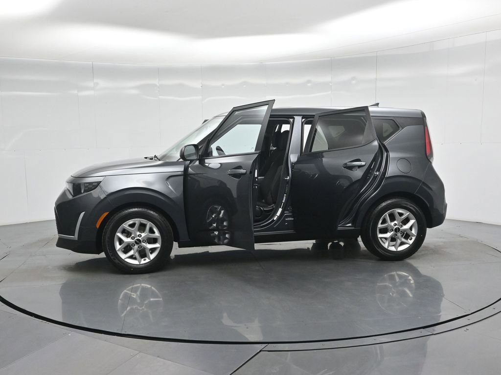 Used 2023 Kia Soul LX w/ Option Group 015 FWD image 35