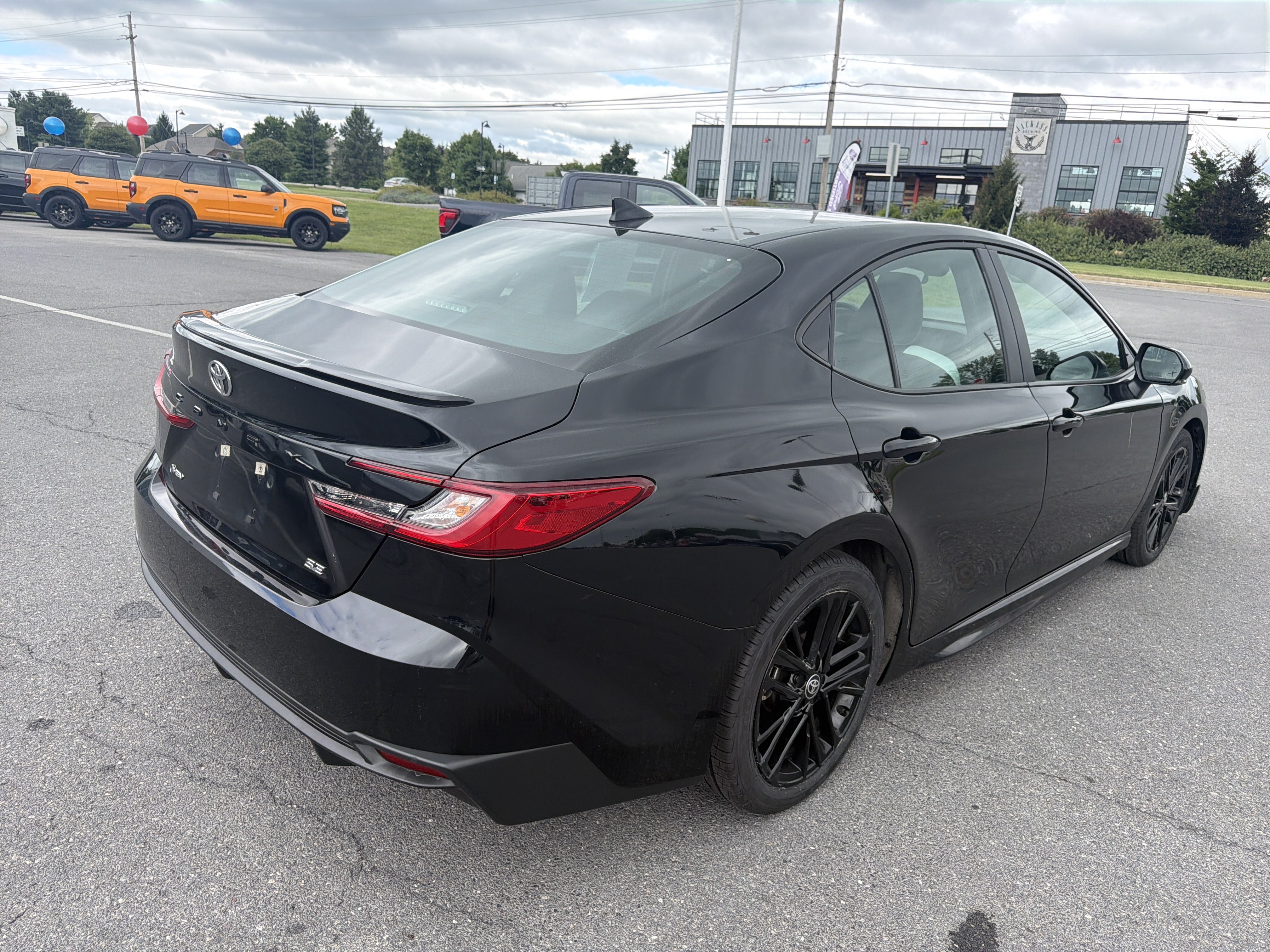 Used 2025 Toyota Camry SE FWD image 3