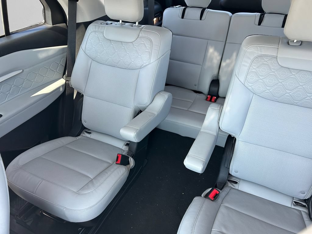 Certified 2025 Ford Explorer Platinum w/ Ultimate Package AWD/4WD image 10