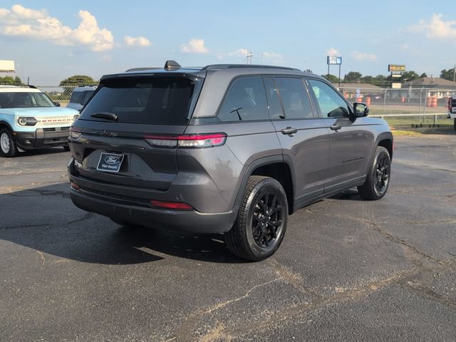 Used 2024 Jeep Grand Cherokee Altitude RWD image 8