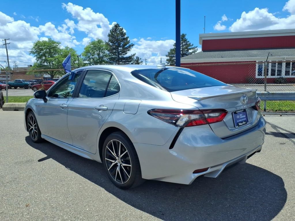 Used 2024 Toyota Camry SE w/ Cold Weather Package FWD image 8