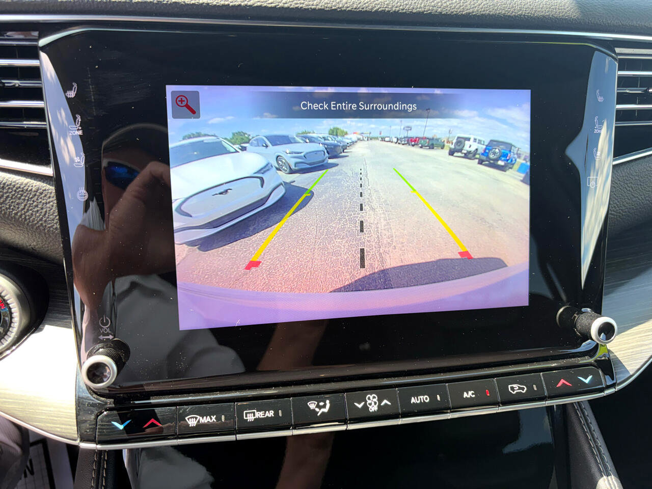 Used 2024 Jeep Wagoneer L Series II w/ Flexible Seating Group image 29