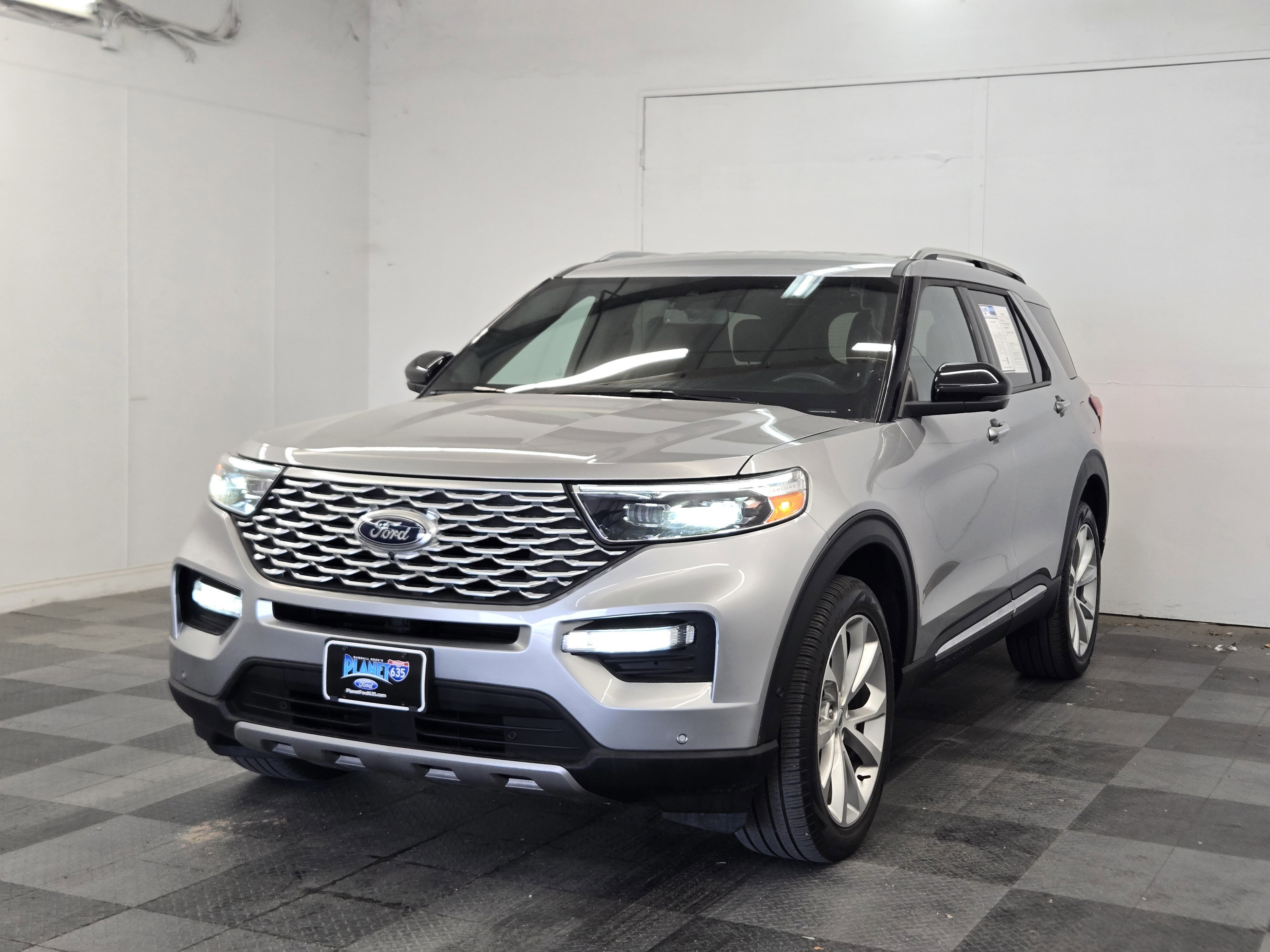 Certified 2023 Ford Explorer Platinum image 1