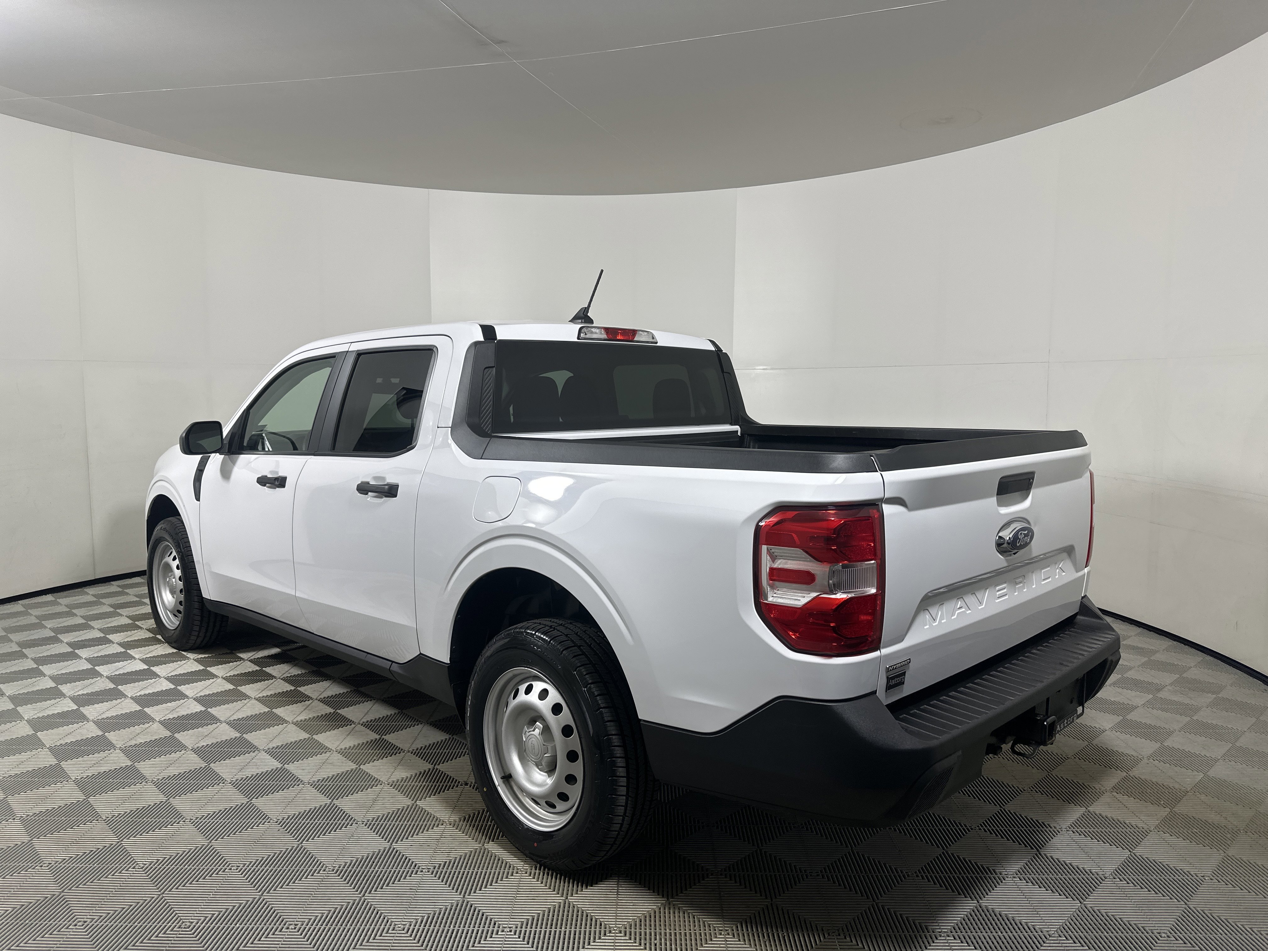 Certified 2024 Ford Maverick XL image 3