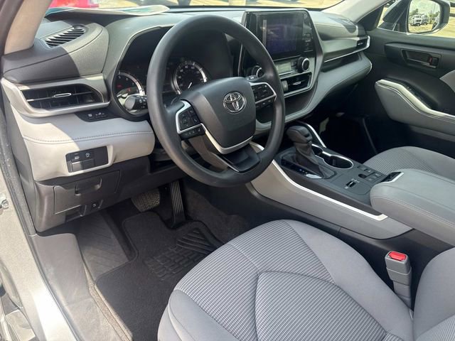 Used 2023 Toyota Highlander L FWD image 25