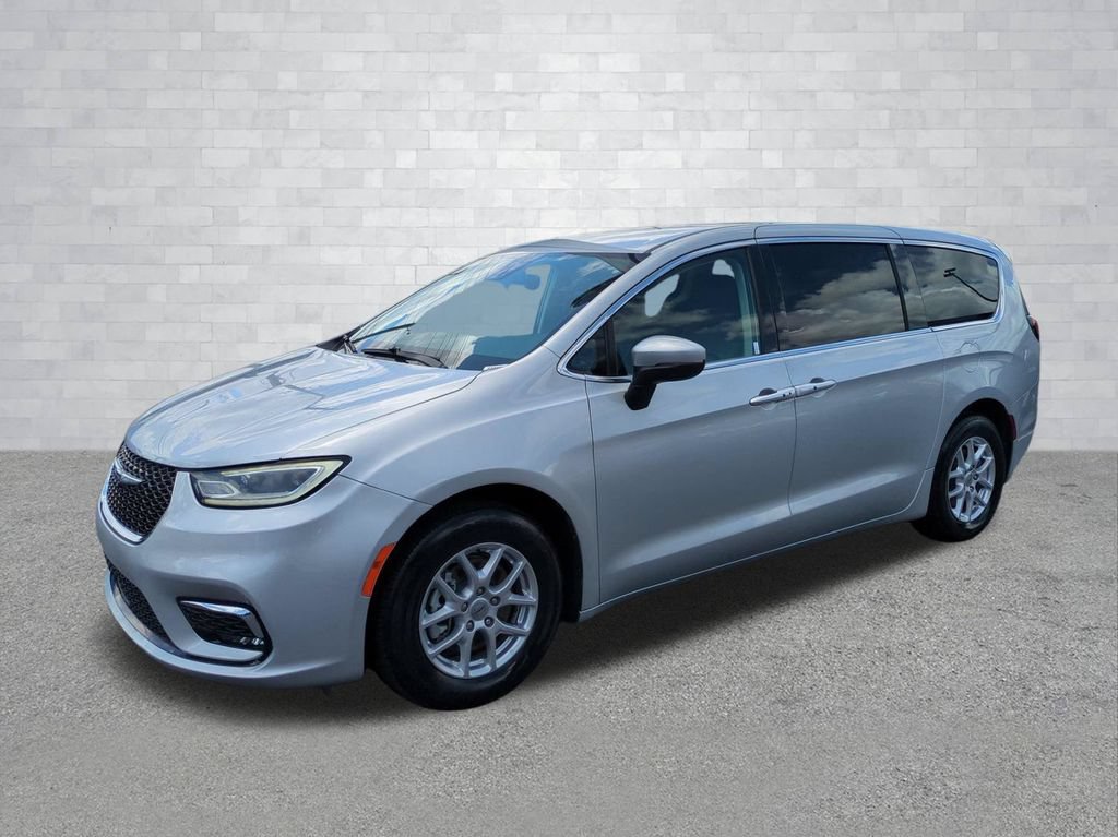 Used 2023 Chrysler Pacifica Touring-L FWD image 9