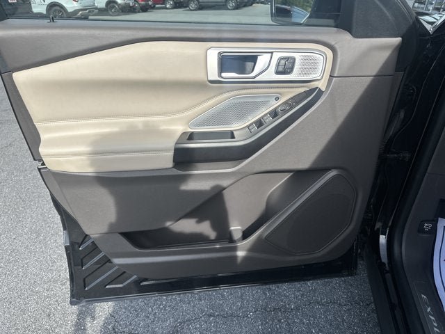 Certified 2020 Ford Explorer Platinum w/ Premium Technology Package AWD/4WD image 10