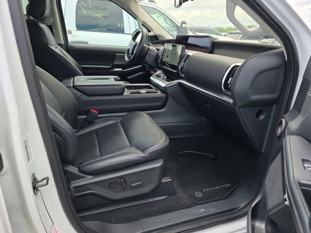 Certified 2025 Ford Expedition Platinum AWD/4WD image 9