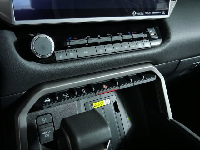 Used 2024 Toyota Tundra Limited AWD/4WD image 24