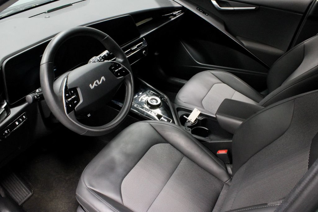 Used 2023 Kia Niro EX w/ EX Cold Weather Package FWD image 22