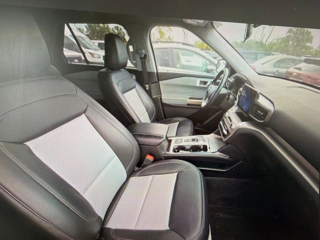 Certified 2023 Ford Explorer XLT w/ Equipment Group 202A RWD image 10