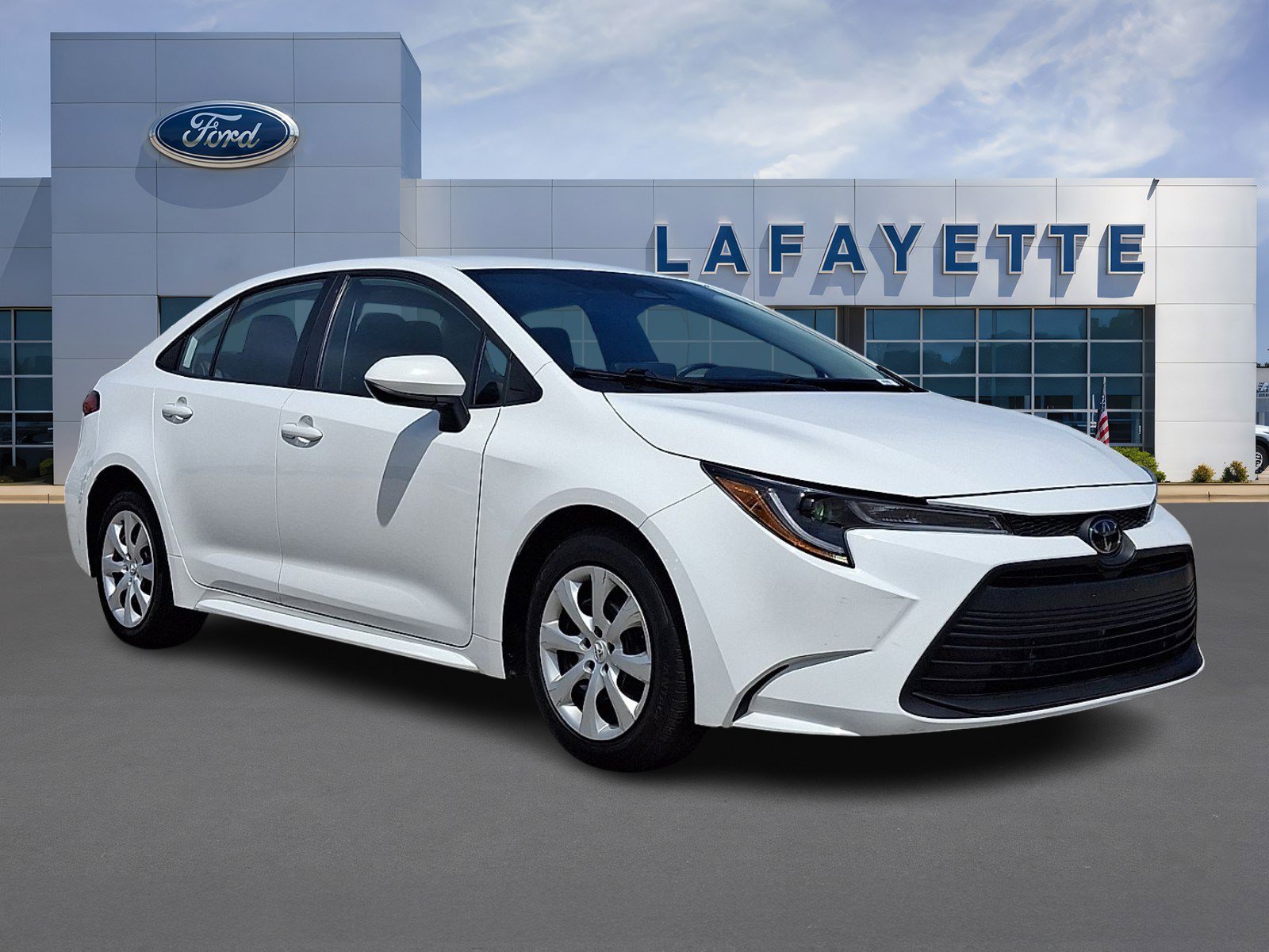 Used 2024 Toyota Corolla LE FWD image 1