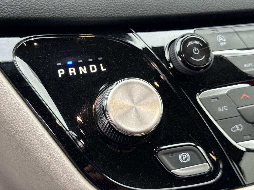 Used 2023 Chrysler Voyager LX image 28