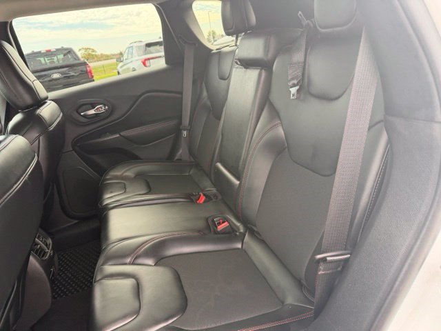 Used 2020 Jeep Cherokee Trailhawk w/ Comfort/Convenience Group AWD/4WD image 29