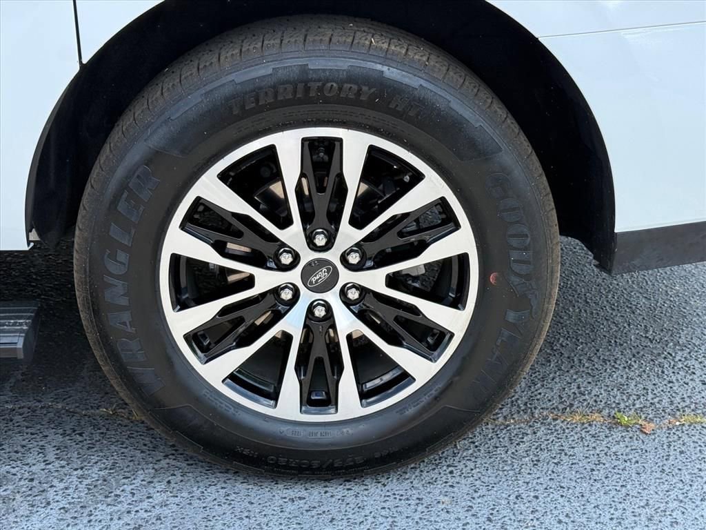 Certified 2025 Ford Expedition Max Platinum AWD/4WD image 15