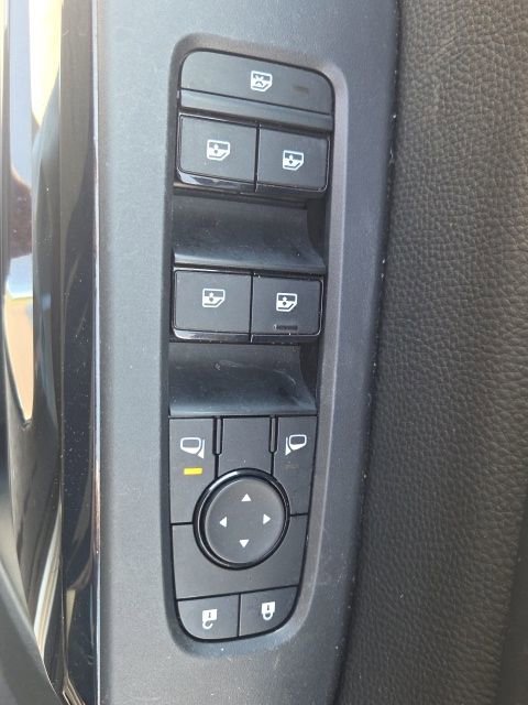 Used 2025 Nissan Pathfinder SV FWD image 24