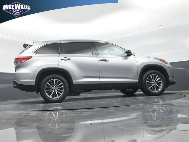 Used 2019 Toyota Highlander XLE FWD image 18