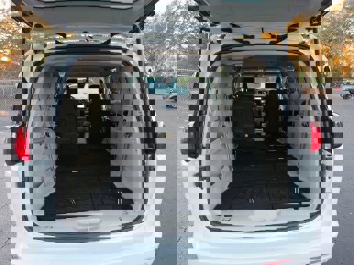 Used 2023 Chrysler Voyager LX image 20