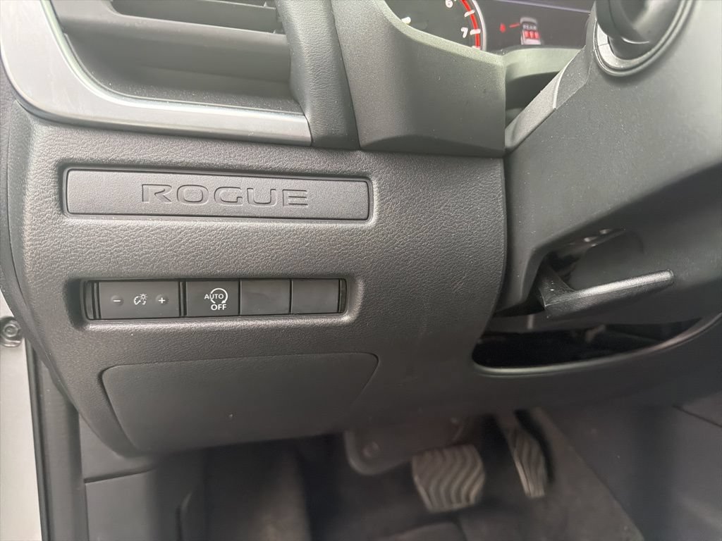 Used 2024 Nissan Rogue S FWD image 31