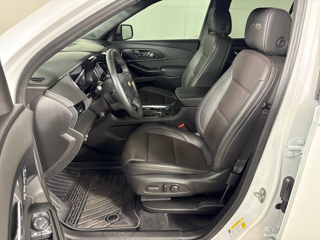 Used 2023 Chevrolet Traverse High Country FWD image 29