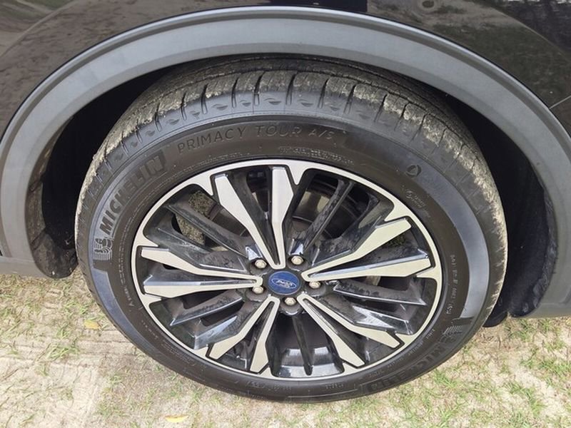 Certified 2021 Ford Escape SE w/ SE Sport Appearance Package image 17