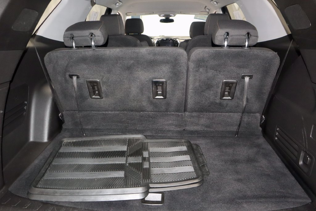 Used 2021 Chevrolet Traverse LT FWD image 14