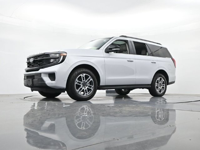 Certified 2025 Ford Expedition Active AWD/4WD image 40