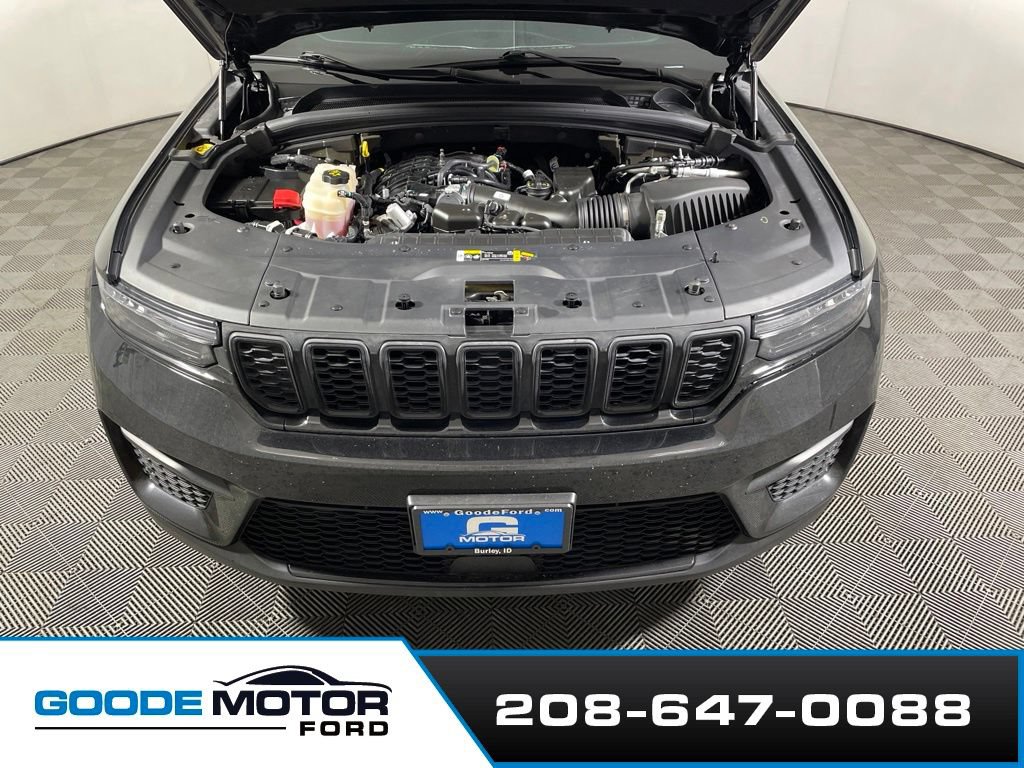 Used 2023 Jeep Grand Cherokee Altitude AWD/4WD image 25