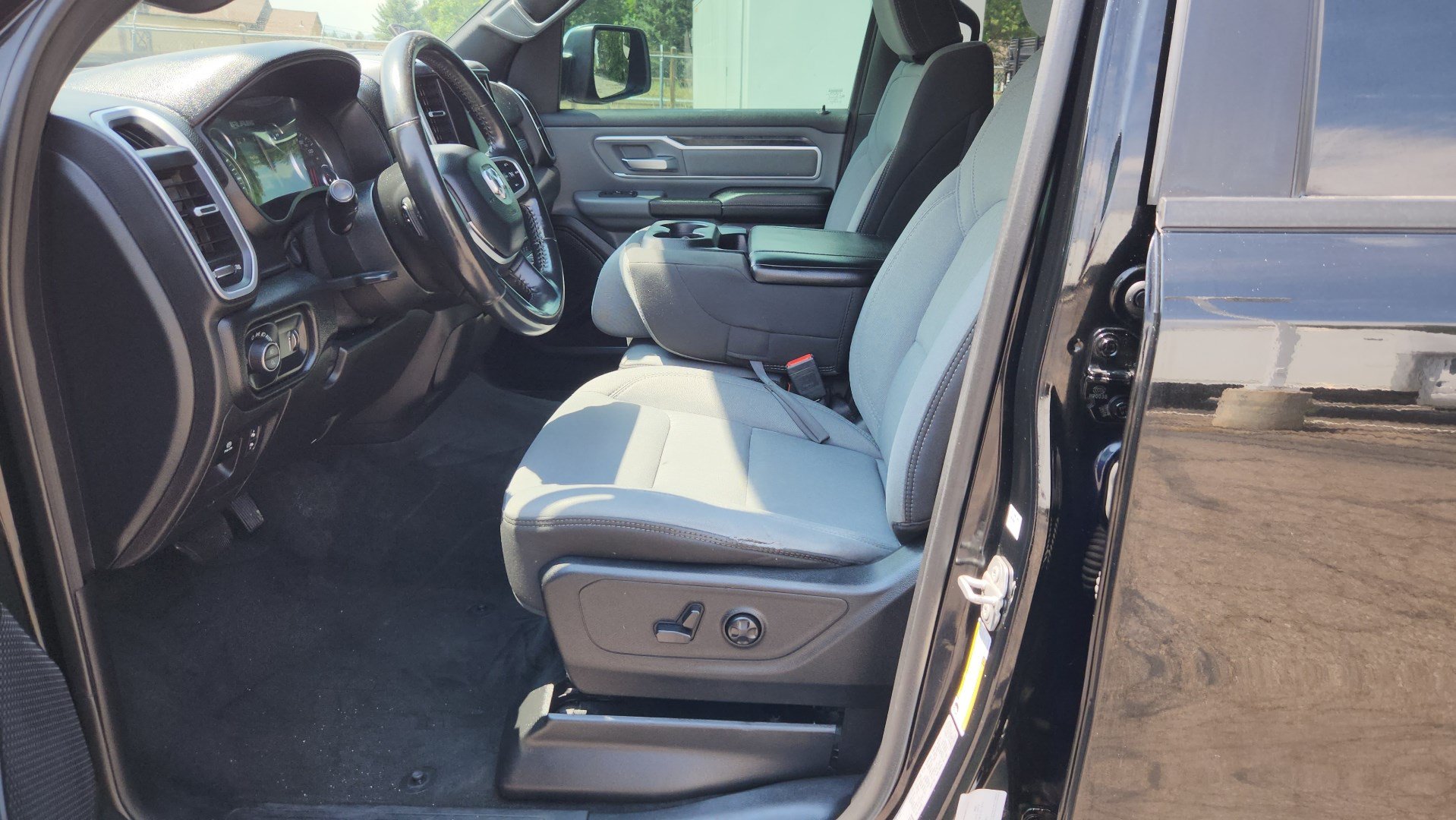 Used 2021 RAM 1500 Big Horn AWD/4WD image 19