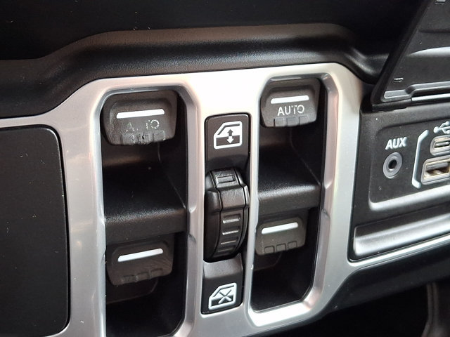 Used 2018 Jeep Wrangler Unlimited Sport S AWD/4WD image 31