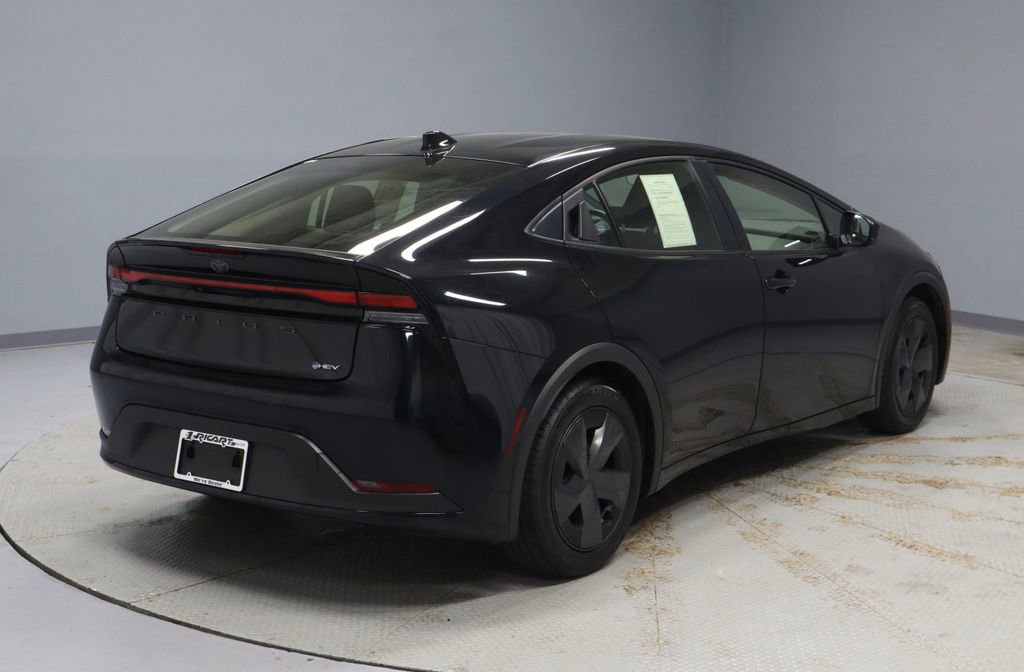 Used 2024 Toyota Prius LE image 5