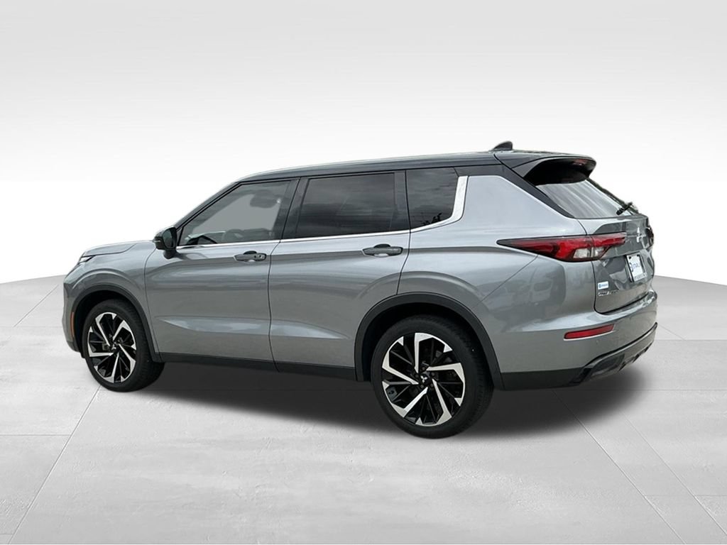 Used 2023 Mitsubishi Outlander SEL FWD image 6