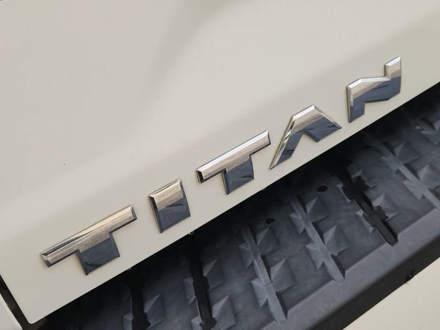 Used 2018 Nissan Titan SV w/ SV Convenience Package RWD image 31