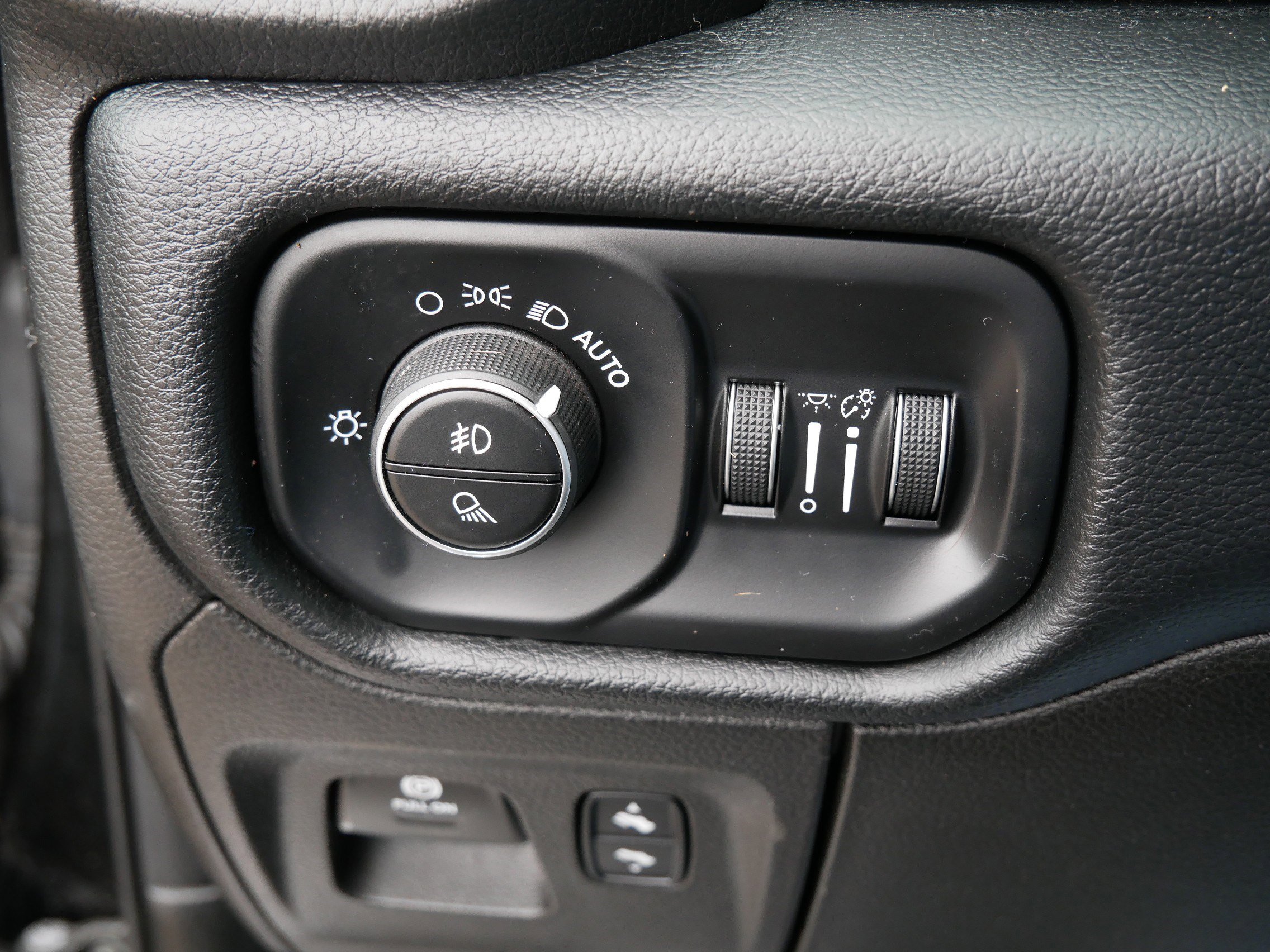Used 2020 RAM 1500 Laramie AWD/4WD image 26