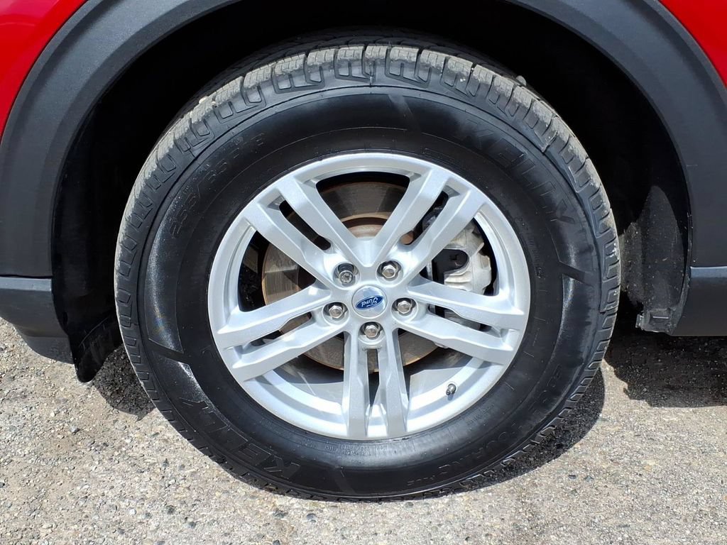 Certified 2023 Ford Explorer XLT w/ Equipment Group 202A AWD/4WD image 9