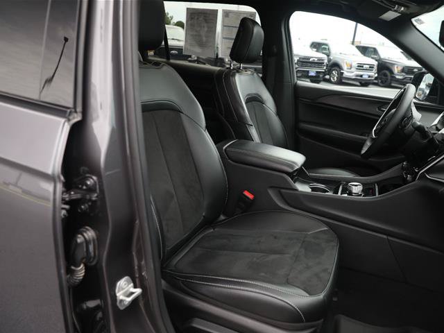 Used 2024 Jeep Grand Cherokee L Altitude AWD/4WD image 36