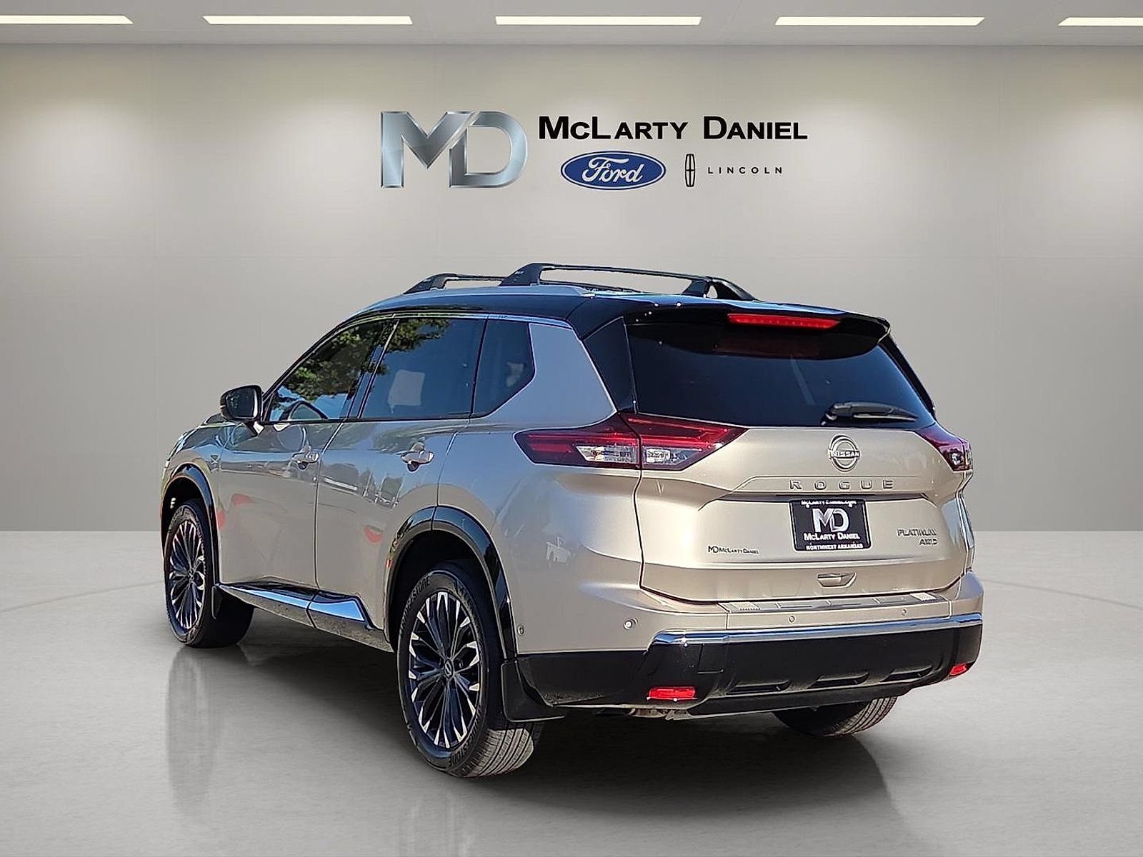 Used 2025 Nissan Rogue Platinum w/ Platinum Premium Package AWD/4WD image 4