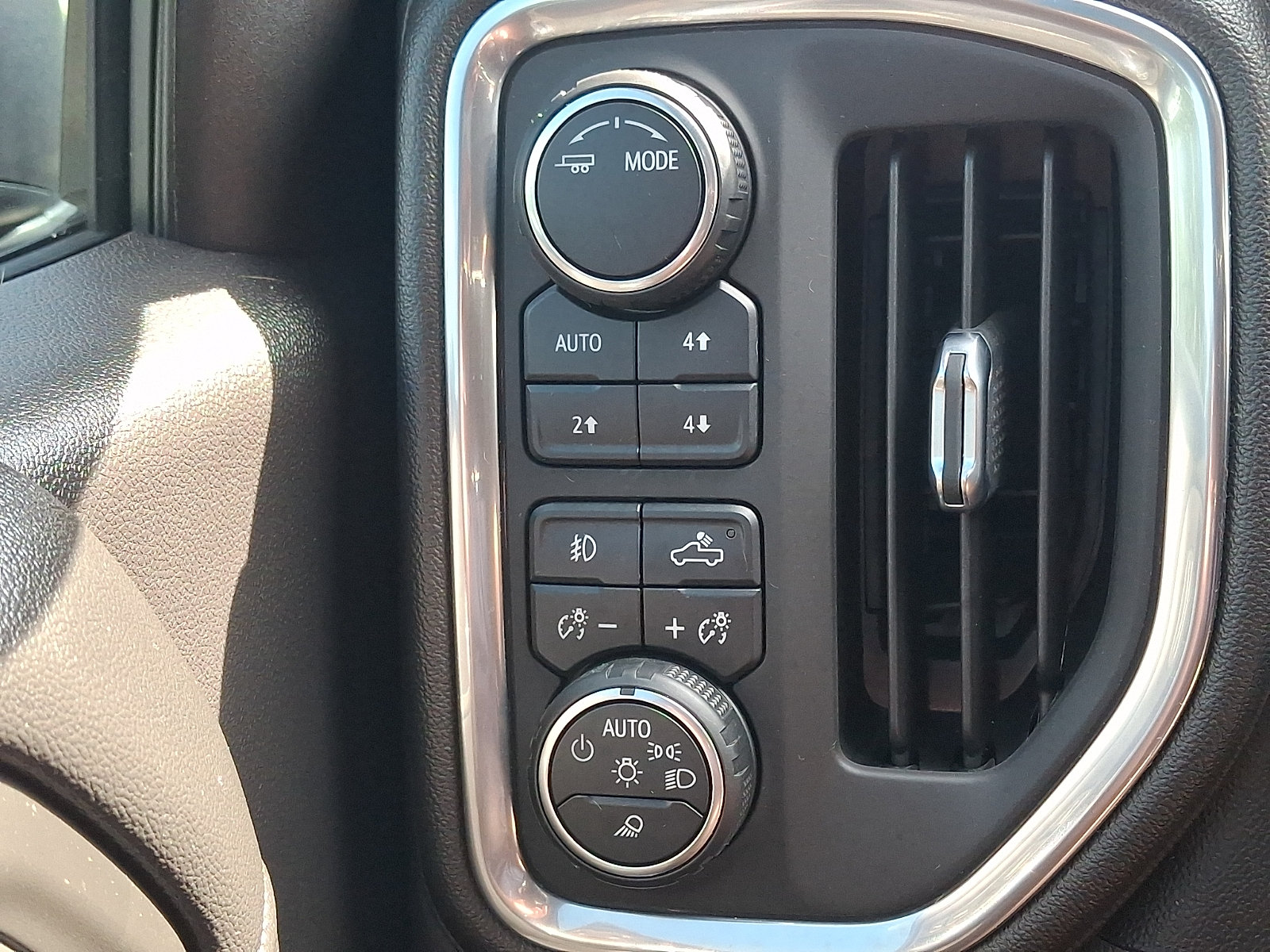 Used 2021 Chevrolet Silverado 1500 LT Trail Boss w/ Convenience Package II AWD/4WD image 30