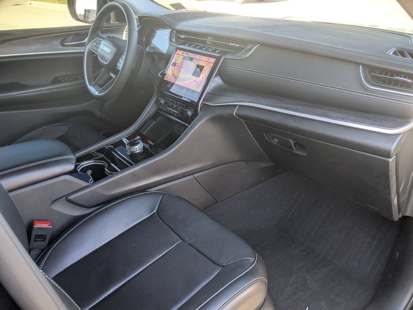 Used 2023 Jeep Grand Cherokee Limited w/ Luxury Tech Group II AWD/4WD image 38