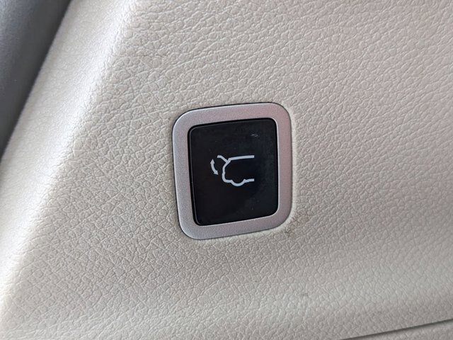 Used 2023 Chrysler Pacifica Touring-L FWD image 26