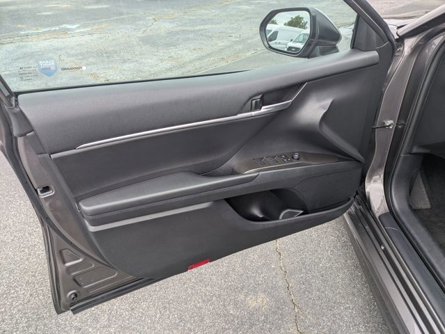 Used 2024 Toyota Camry SE image 12