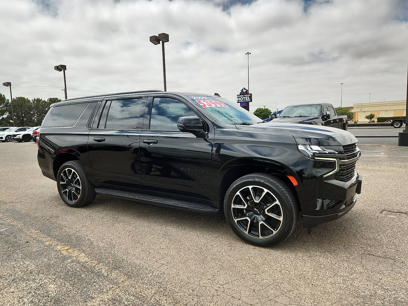 Used 2022 Chevrolet Suburban RST w/ Sport Performance Package RWD image 8