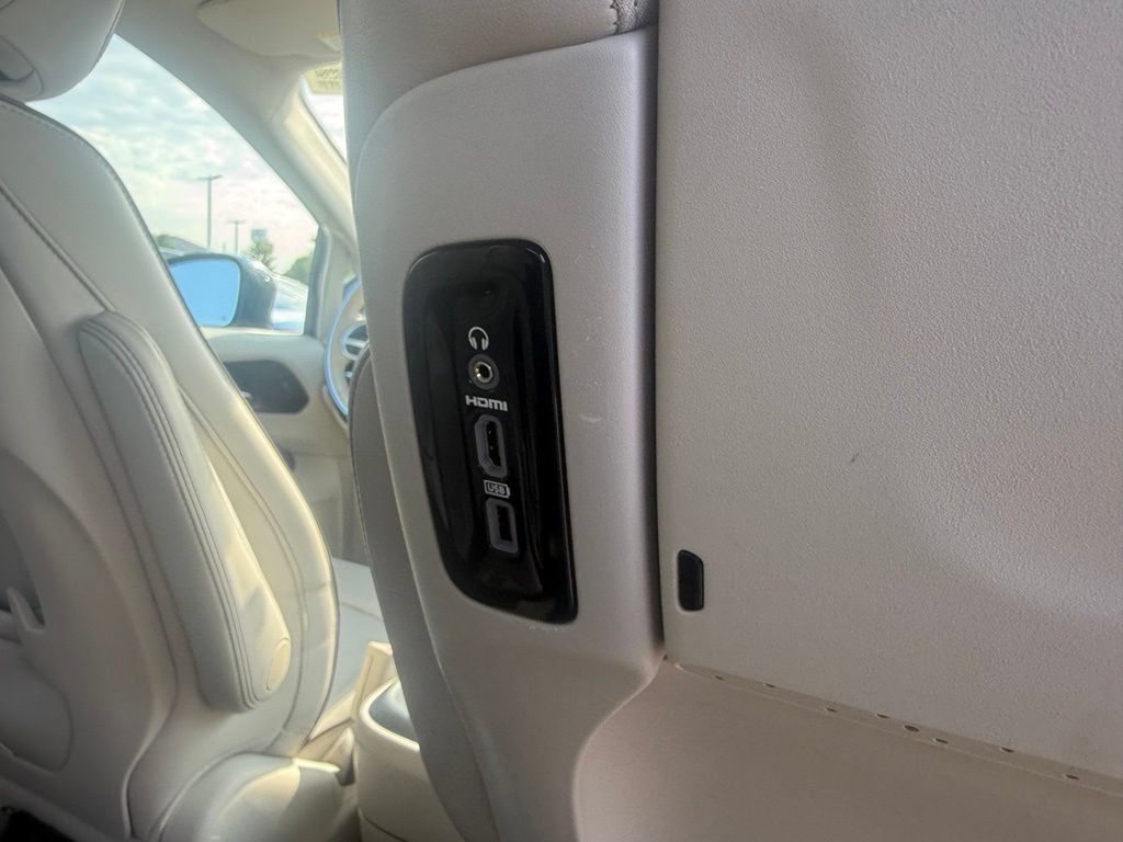 Used 2018 Chrysler Pacifica Limited w/ Advanced Safetytec Group FWD image 61