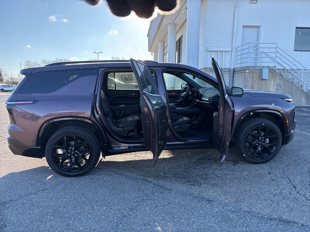 Used 2024 Chevrolet Traverse RS image 8