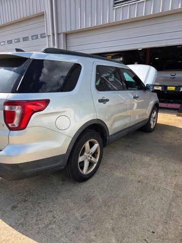 Certified 2018 Ford Explorer FWD image 3