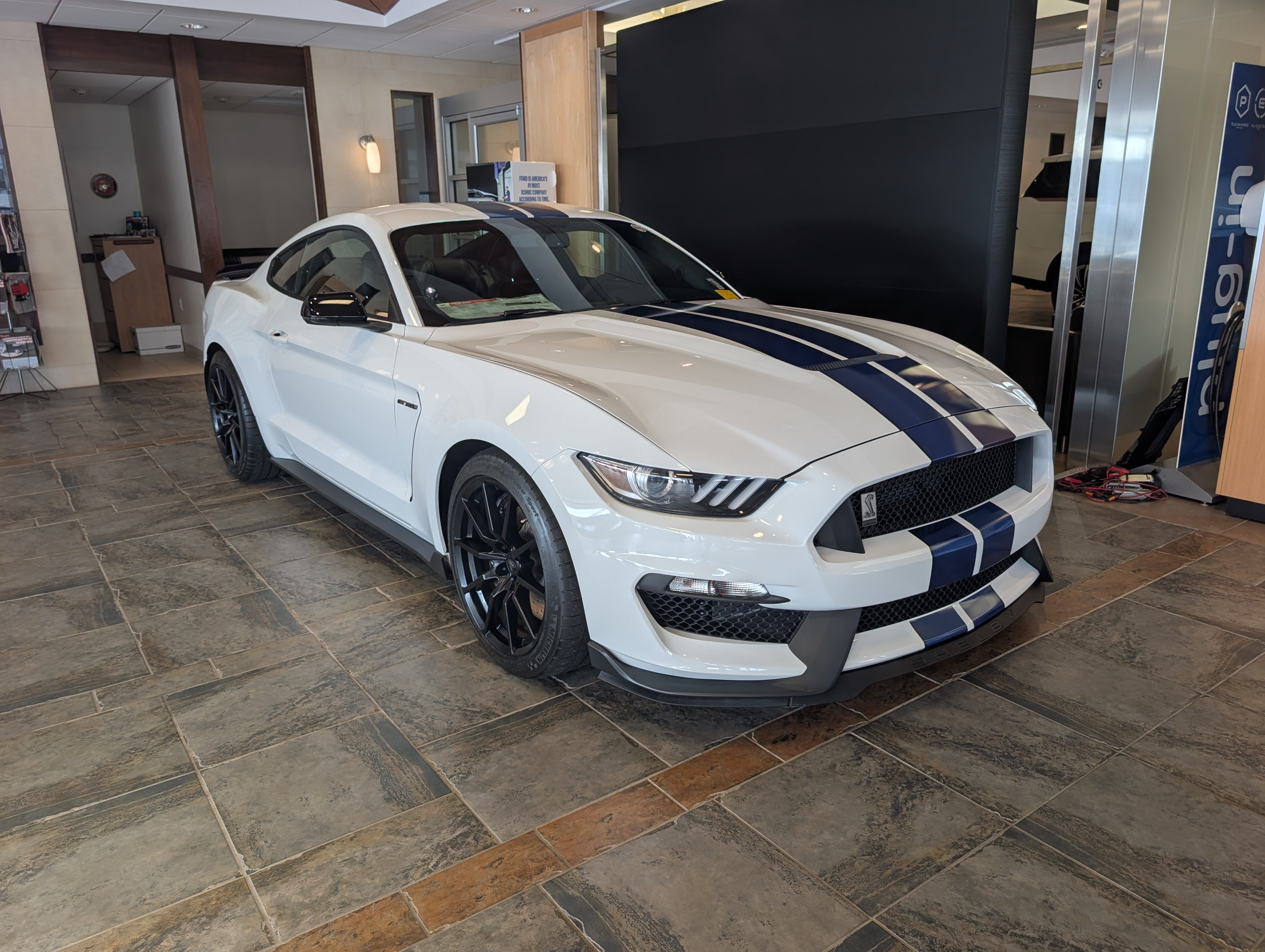 Certified 2018 Ford Mustang Shelby GT350 w/ Convenience Package RWD image 7