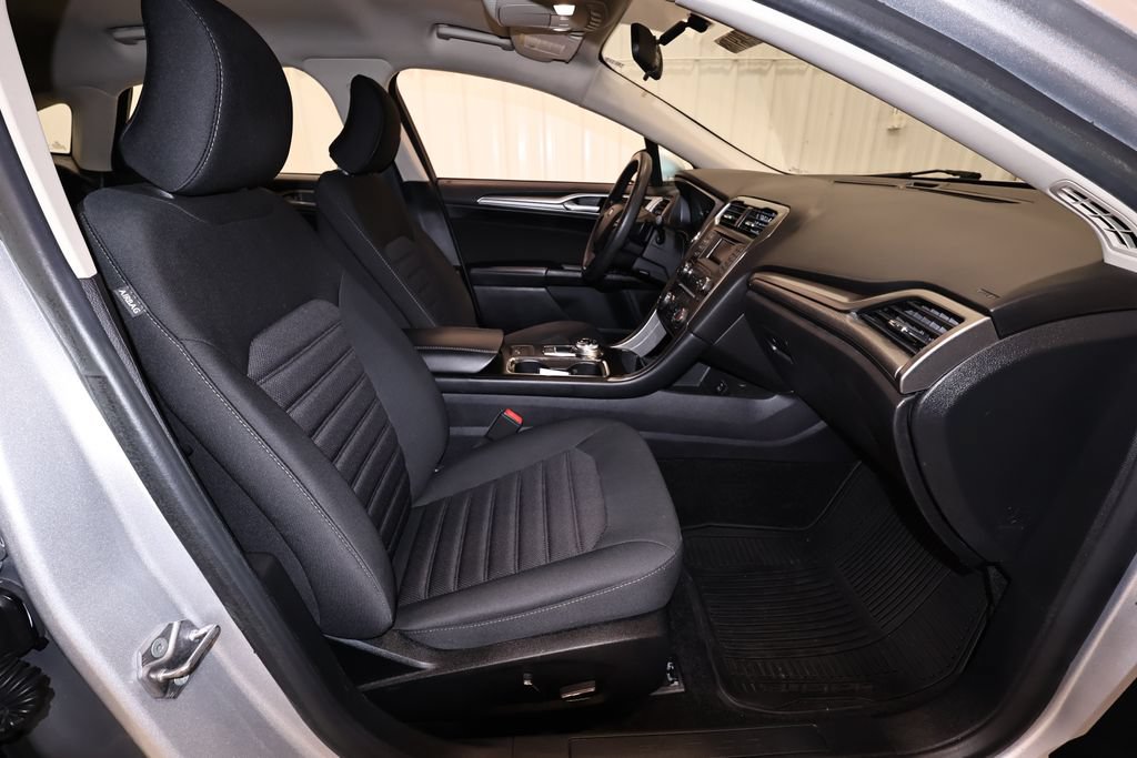 Certified 2018 Ford Fusion SE FWD image 20