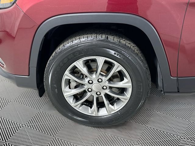 Used 2019 Jeep Cherokee Latitude Plus w/ Comfort/Convenience Group image 28